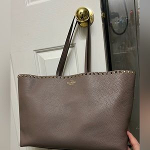 Valentino Garavani
Rockstud Vitello Tote Bag